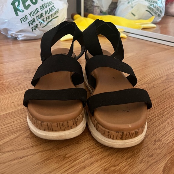 Steve Madden Belladonna Ankle Strap Wedge Sandal - Picture 3 of 5